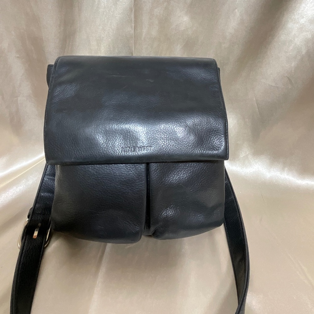 Nine West black leather, multi pocket  shoulder bag.   20-H5Ea